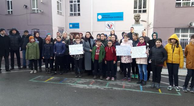 Zonguldak’ta eski okullarına geçmek isteyen öğrenciler