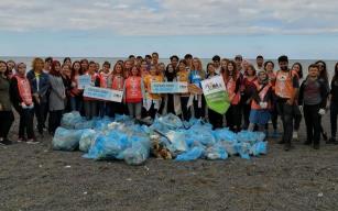 Çöp toplayarak çevreye örnek oldular..