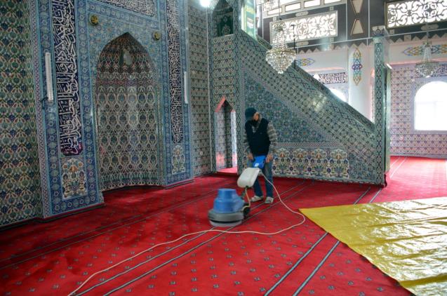  RAMAZAN AYI ÖNCESİ CAMİLERDE TEMIZLIĞE BAŞLANDI