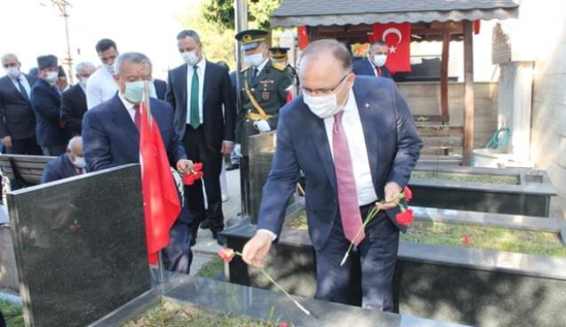 Zafer Bayramı'nda Şehitlik ziyaret edildi