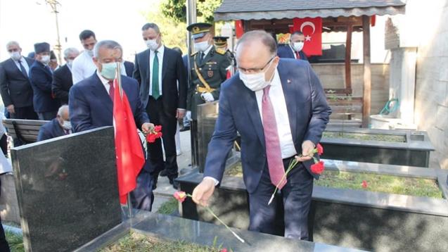 Zafer Bayramı'nda Şehitlik ziyaret edildi