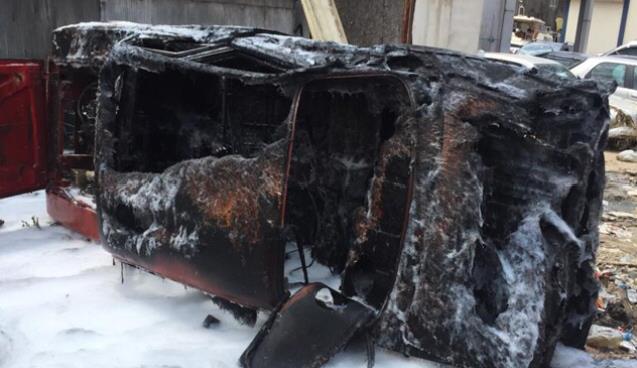 Çöp konteynerinden sıçradı, araç kullanılamaz halde!..