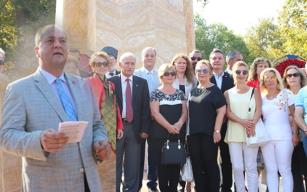 ALTERNATİF ÇELENK SUNUMU YAPILDI