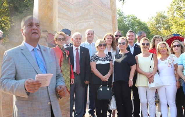 ALTERNATİF ÇELENK SUNUMU YAPILDI