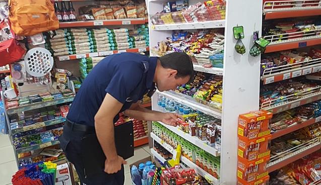 Zabıta, marketleri denetliyor…