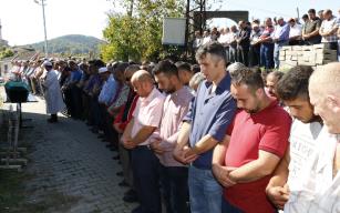 Asılı halde bulunan genç, memleketinde toprağa verildi