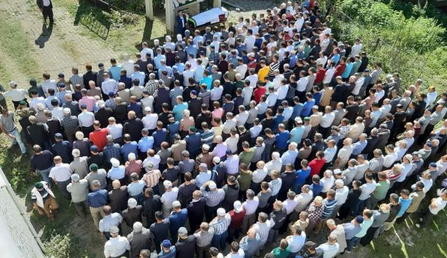 Ölen komşusu için mezar kazarken kendisi öldü...