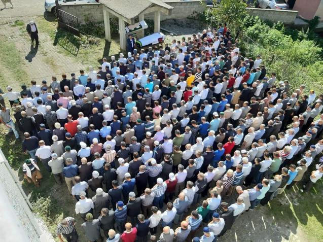 Ölen komşusu için mezar kazarken kendisi öldü...