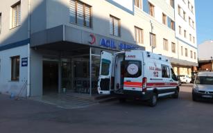 5 metre yüksekten merdiven boşluğuna düştü.. Durumu ağır..