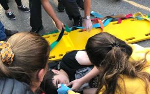 Halk otobüsünün çarptığı öğrenci yaralandı