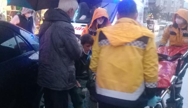 Yaşlı Kadına Otomobil Çarptı...