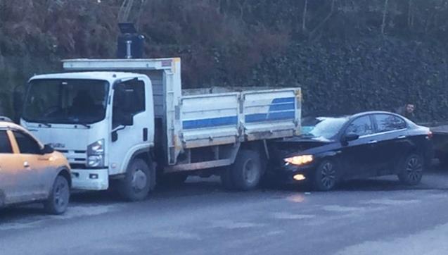 Kamyonun altına girdi...