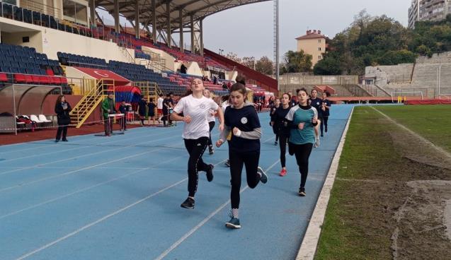 Madenciler için koştular