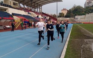 Madenciler için koştular