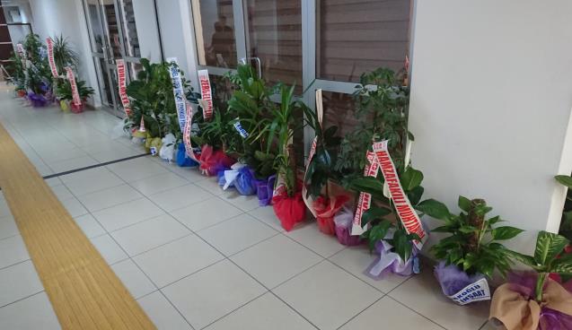 TEBRİK ÇİÇEKLERİNİ LÖSEV’E BAĞIŞLADI