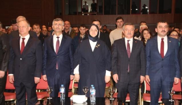 Bakan Selçuk, Şahin ve Demirtaş'a destek için geldi...