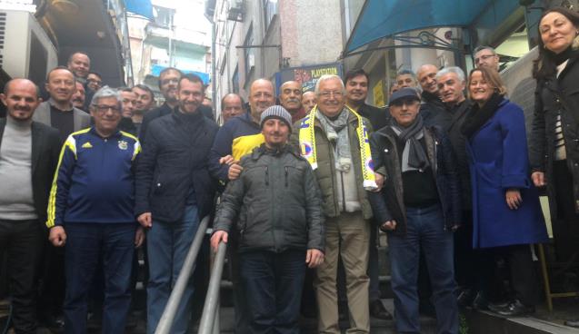 ‘EL BİRLİĞİYLE YERE DÜŞEN CENAZE KALDIRILACAK’