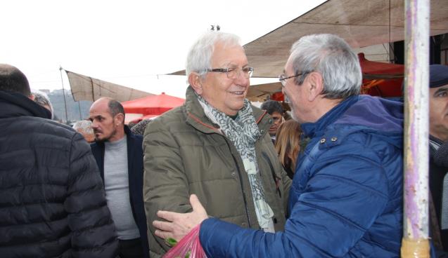 Pazar esnafı ve vatandaşların içini ısındırdı.