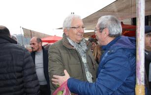 Pazar esnafı ve vatandaşların içini ısındırdı.