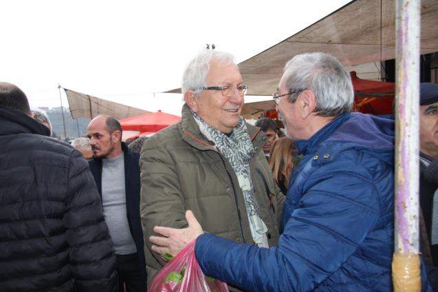 Pazar esnafı ve vatandaşların içini ısındırdı.