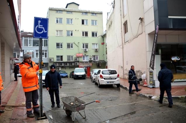 Banka Şubelerinin Önüne Engelli Parkı Ayrıldı...