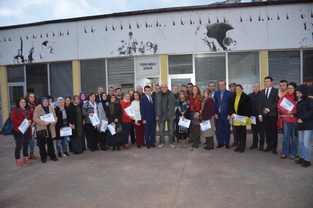 BAHÇIVANLIK KURSİYERLERİNE KATILIM BELGELERİ VERİL