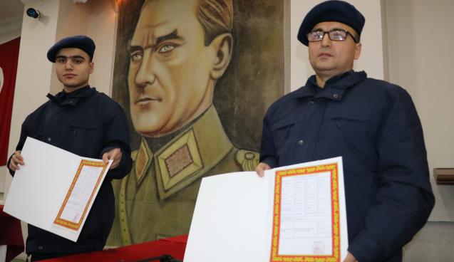 Oğluyla 1 gün askerlik yapabilmek için 25 yıl bekledi