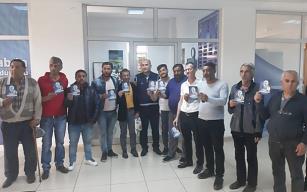 Davulcular kartları ile hazır...