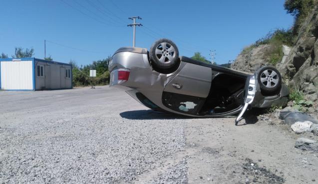 Mıcıra kapılan otomobil takla attı: 4 yaralı 