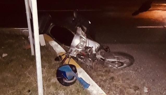 Motosiklete çarpan sürücü kayıplara karıştı