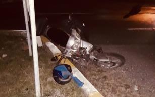 Motosiklete çarpan sürücü kayıplara karıştı