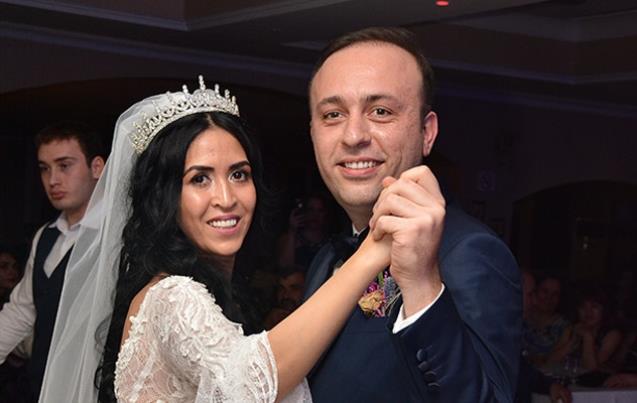 Örnek düğünde örnek davranış!..