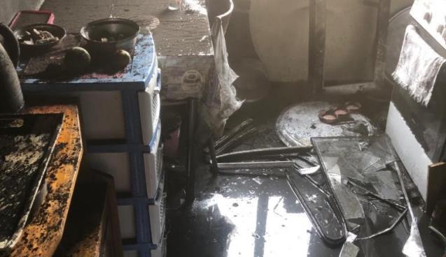  Elektrik kontağından çıkan yangın evi kül etti