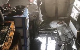  Elektrik kontağından çıkan yangın evi kül etti