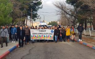 Dünya Gönüllüler Günü yürüyüşü