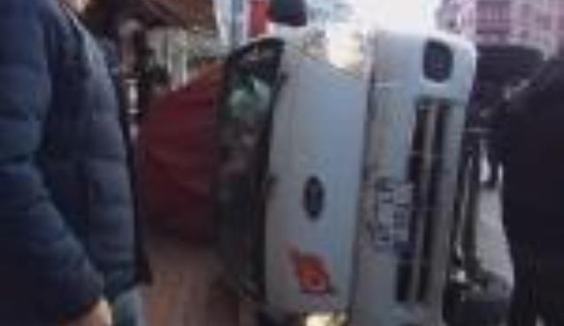 Geldi, durdu, DEVRİLDİ...