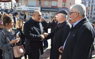 Şahin halkla iç içe…