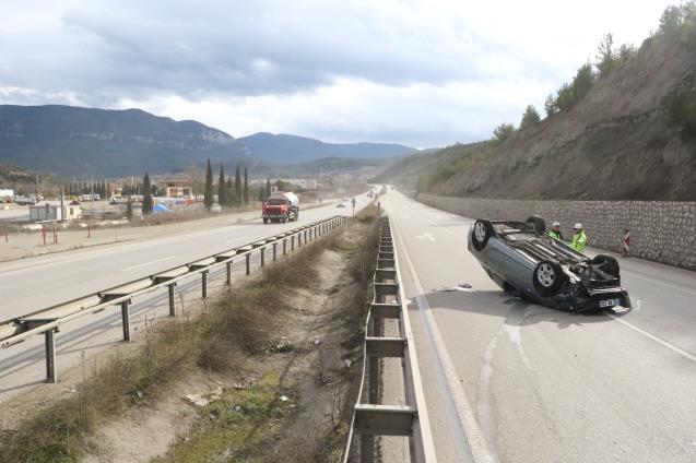 Devrilen otomobil 90 metre sürüklendi: 1 yaralı
