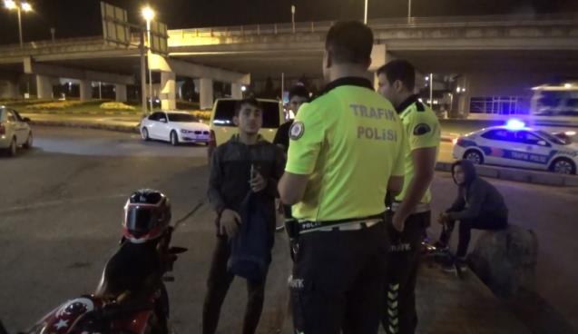 Hırsını alamadı, önce otobüse sonra motosiklete çarptı…