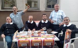  Muhtarlar siyah önlük giyip tiyatro bileti sattı 