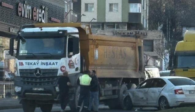 TONAJLI KAMYON TEHLİKE YARATTI