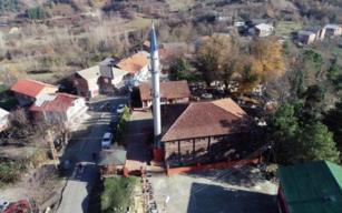 Bu cami zamana meydan okuyor...