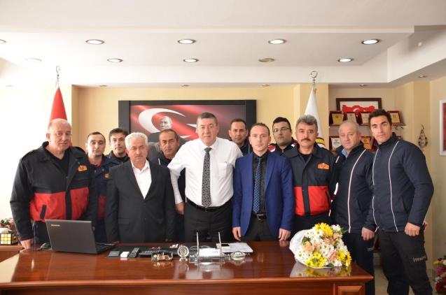 Tekin’ e itfaiyeci kaskı hediye ettiler…