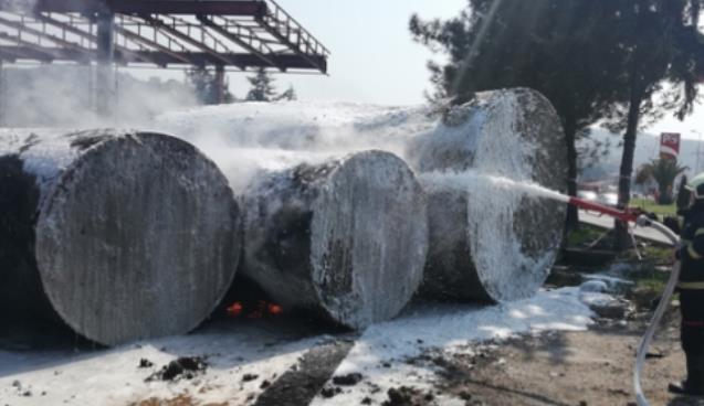 Akaryakıt tankları alev aldı…