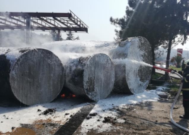 Akaryakıt tankları alev aldı…