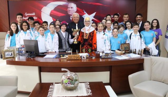 Şampiyon ekip Posbıyık’ı ziyaret etti