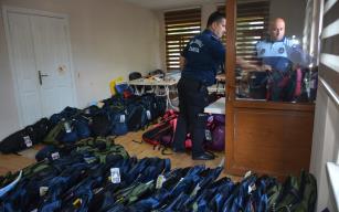 ÖĞRENCİLERE KIRTASİYE YARDIMI YAPILDI