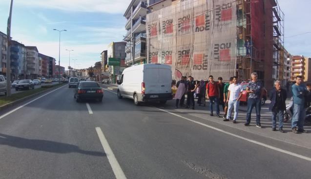 Kamyonete çarptı!..