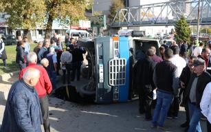 Minibüsün kaza anı güvenlik kamerasında