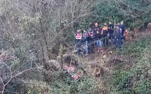 Devrilen traktörün altında can verdi